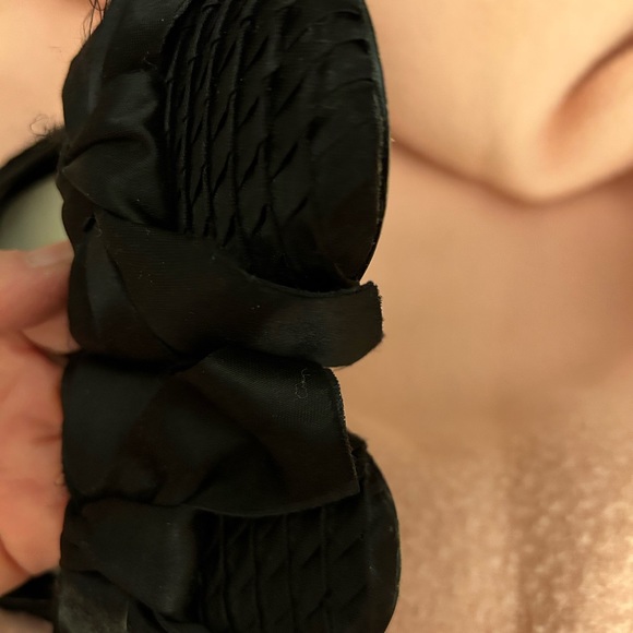 J.Renee’ Ladies Black Pumps - Picture 2 of 3